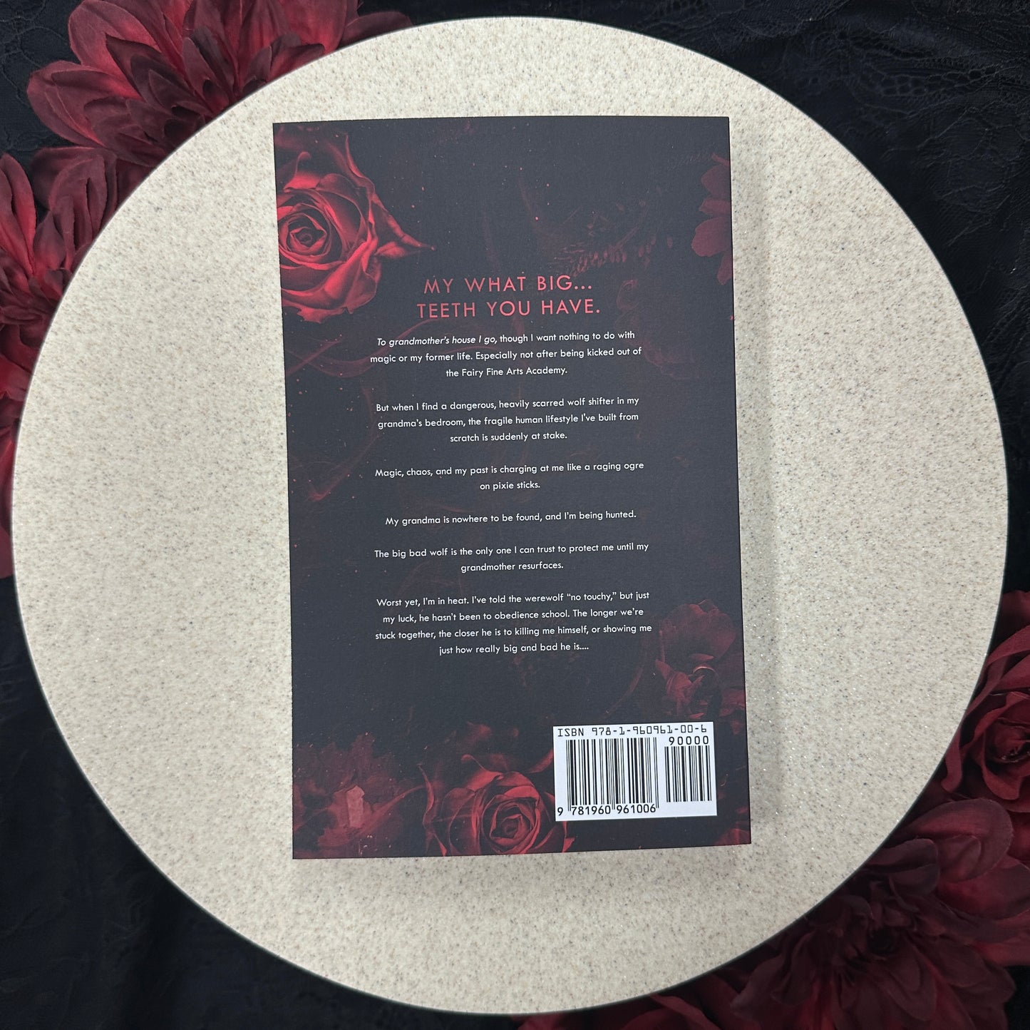 Tasting Red (The Lost Girls #1) by Holly Roberds