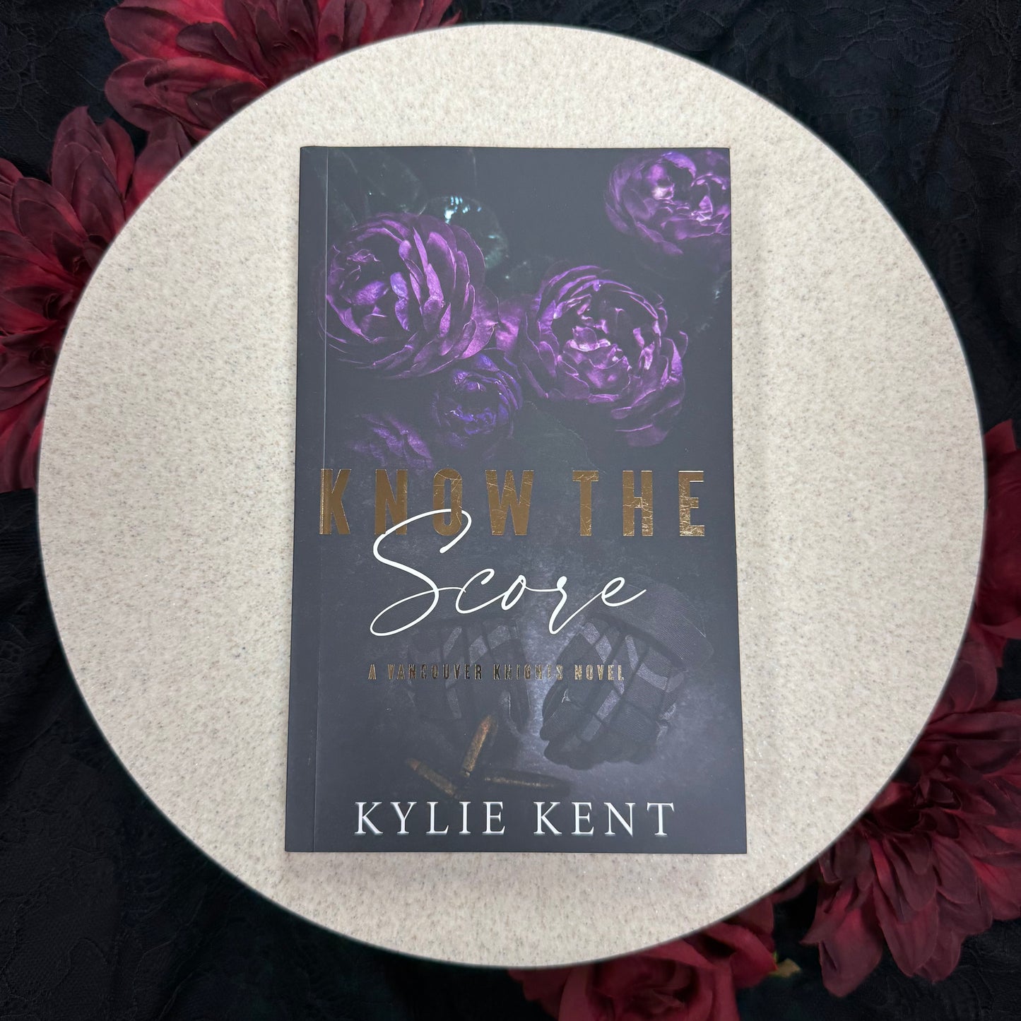 Know The Score (Vancouver Knights #2) by Kylie Kent - Foiled Edition